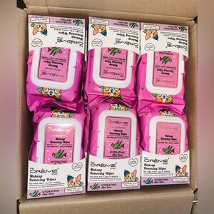 Case Pack of 12- The Crème ShopHydrating Aloe Vera Makeup Remover Wipes